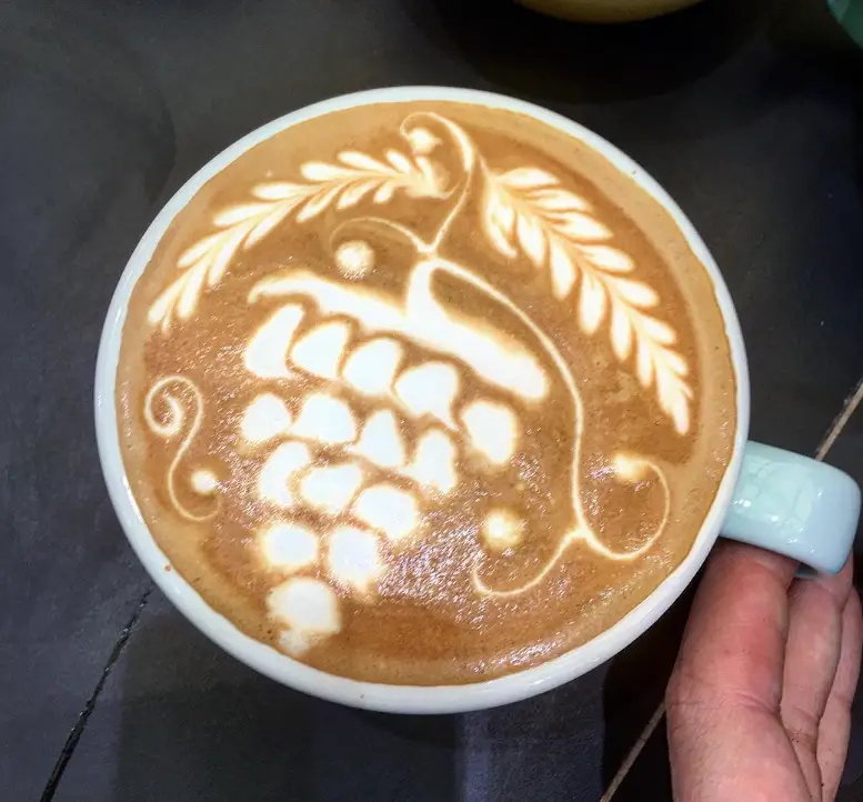 latte art grapes design